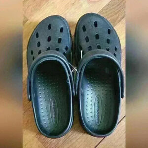 NWT Black Skechers Foamies
